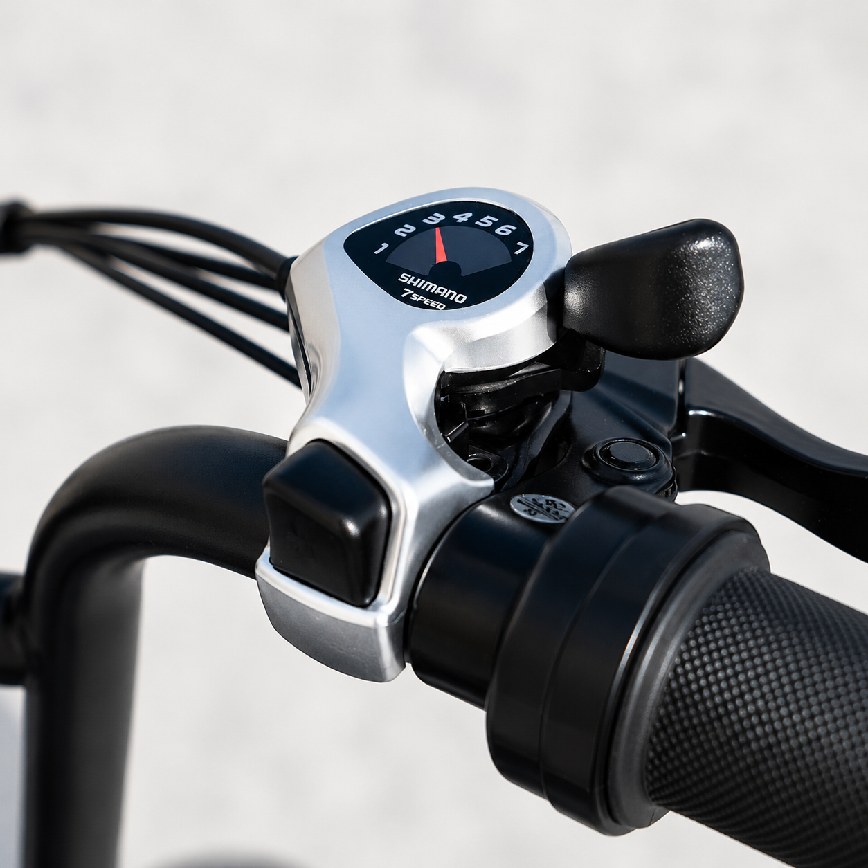 VEFREEDOM A8 Shimano 7-speed gear shifter close-up