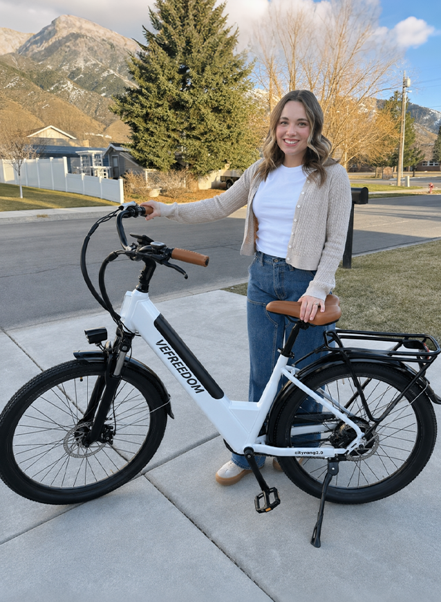 Rider using VEFREEDOM Cityrang 2.0 electric bike for daily commuting